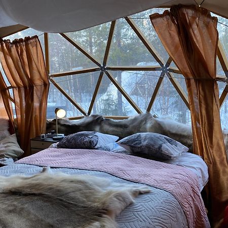 Aurora Igloo Fireplace-Heated Tents In A Secret Forest With Private Jacuzzi And Shared Sauna Bathroom And Dog Friendly Rovaniemi Eksteriør billede