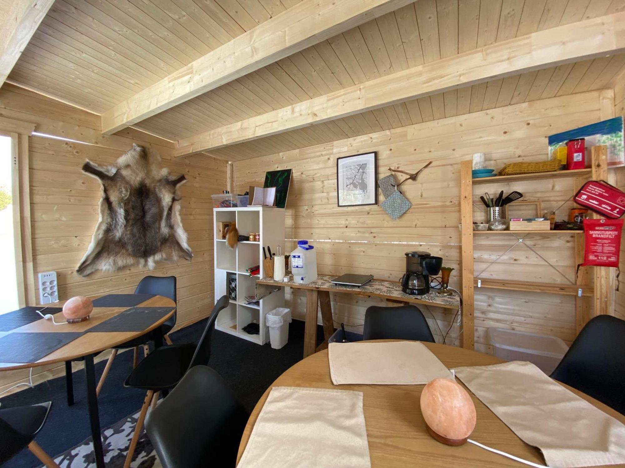 Aurora Igloo Fireplace-Heated Tents In A Secret Forest With Private Jacuzzi And Shared Sauna Bathroom And Dog Friendly Rovaniemi Eksteriør billede